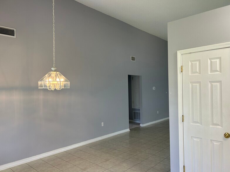 Building Photo - 4639 Sunsail Cir