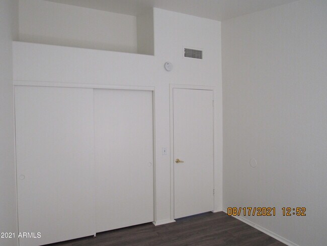 Building Photo - 4516 W Behrend Dr