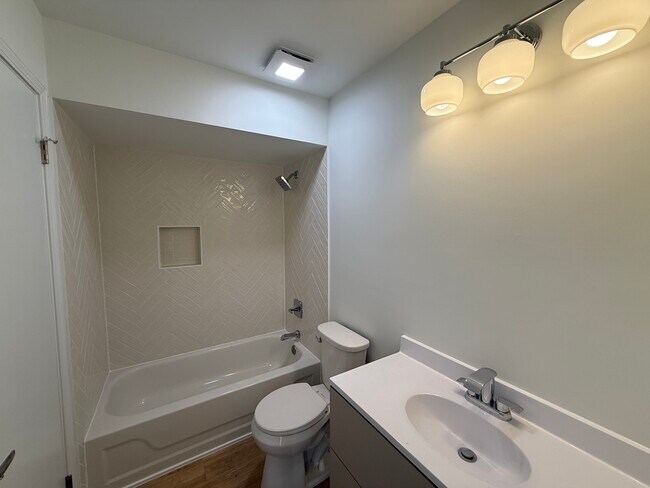 Building Photo - 958 W Inverrary Ln