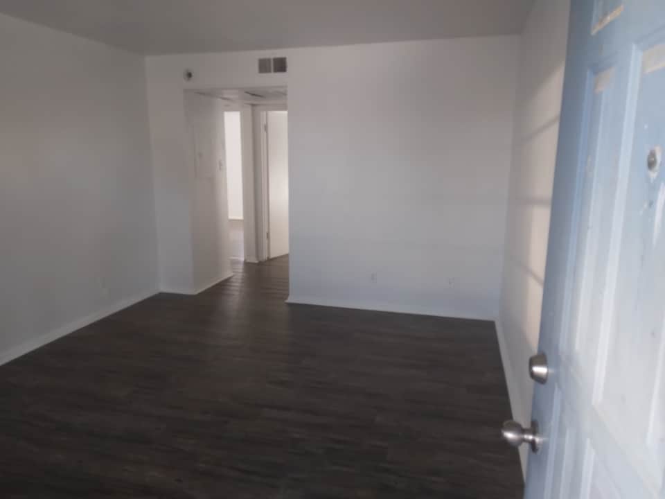 Building Photo - 621 Baker St