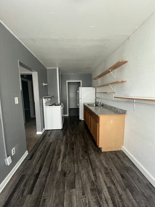 Building Photo - This charming 1-bedroom, 1-bathroom duplex is available to pre-lease for 07/13/2026 move in date.