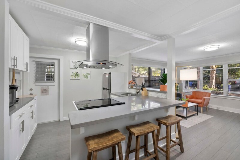 Building Photo - 551 SW 13th Ave