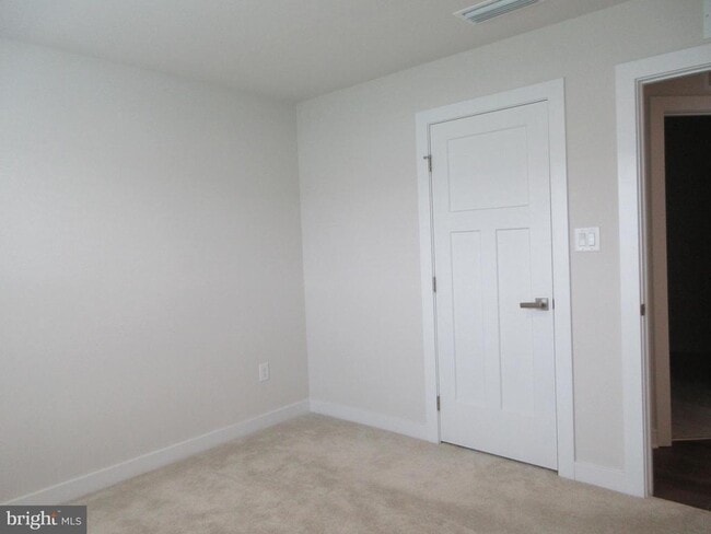 Building Photo - 383 Windflower Dr