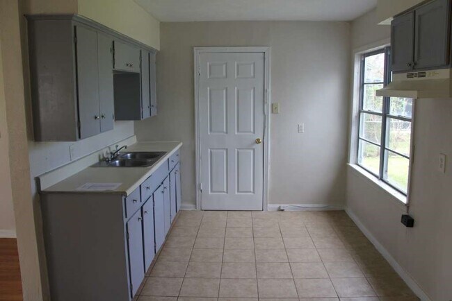 Building Photo - 5715 Belmark St