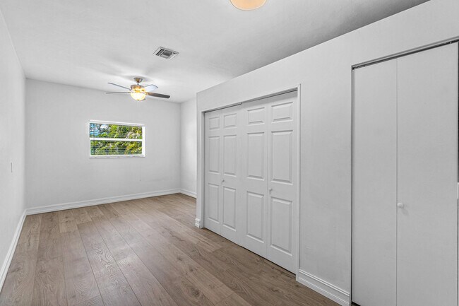 Building Photo - 330 S K St