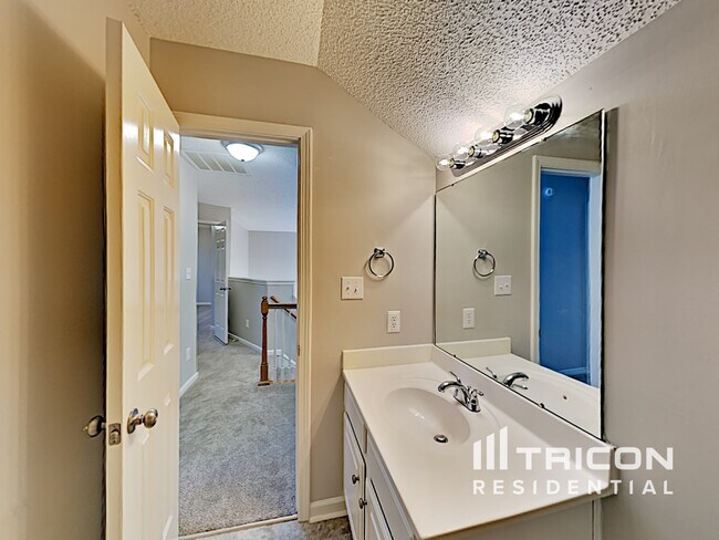 Building Photo - 3912 Chatterleigh Dr