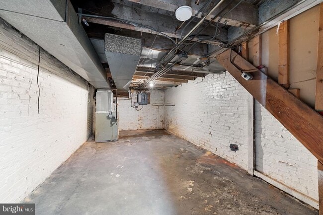 Building Photo - 113 S Curley St