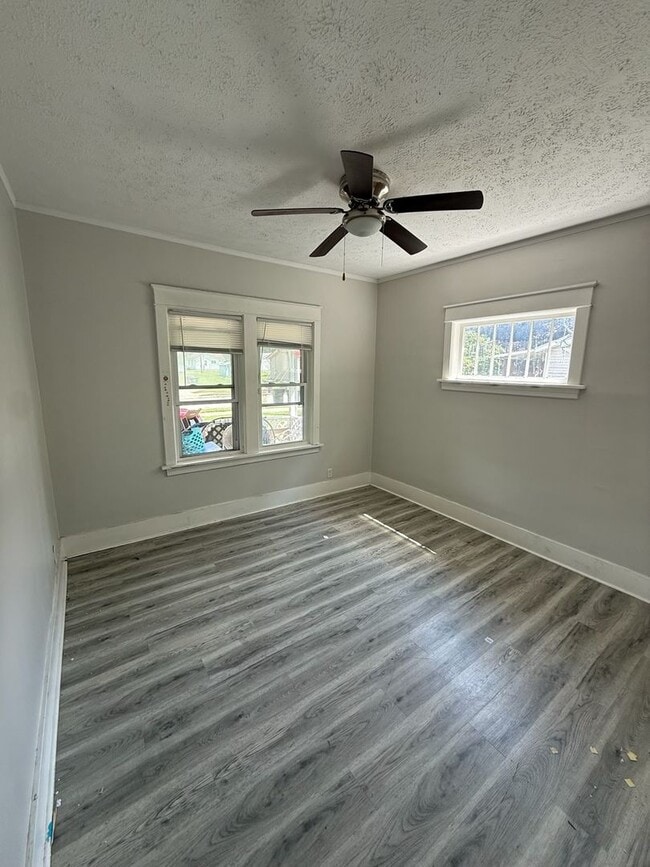 Building Photo - 2113 S Meade St