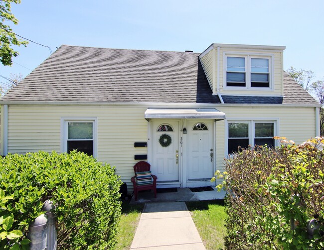 Building Photo - 261 East Ave