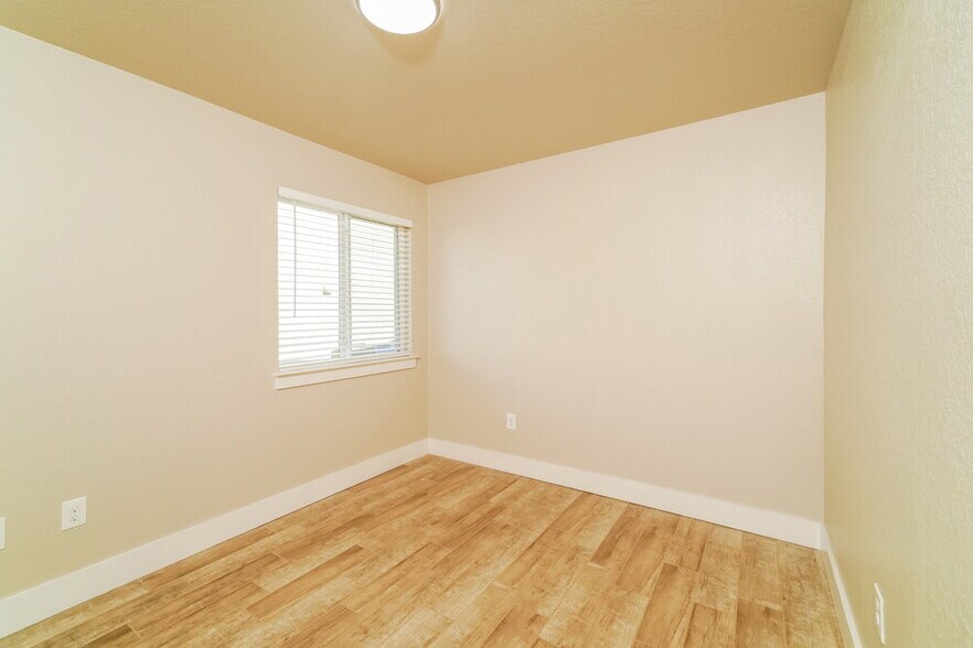 Building Photo - 1545 Birmingham Dr