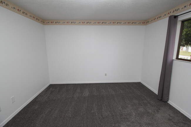Building Photo - 652 Casa Grande Dr
