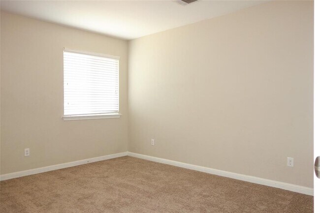 Building Photo - 108 Lavaca Loop