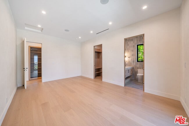 Building Photo - 12001 Crest Ct