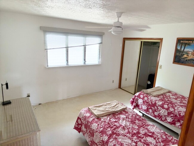 Building Photo - Manoa Valley - 3 bedroom 2.5 bath house w/...