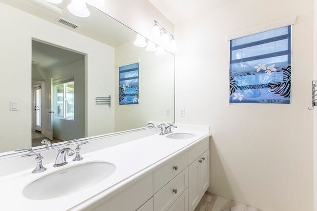 Building Photo - Stunning 4 Bedroom with 3 Bathroom Home in...