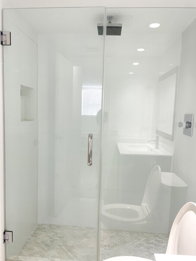 Bathroom - 16465 NE 22nd Ave