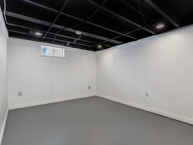 Building Photo - 3 E Main St