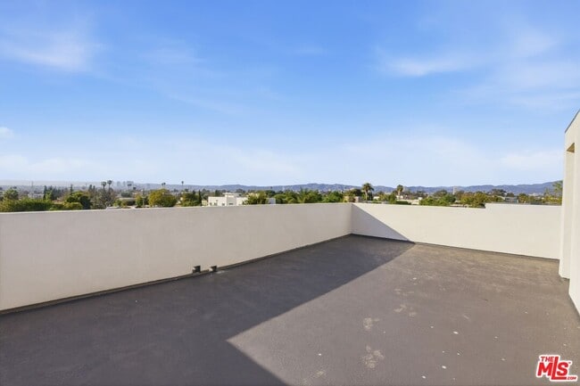 Building Photo - 2837 Redondo Blvd