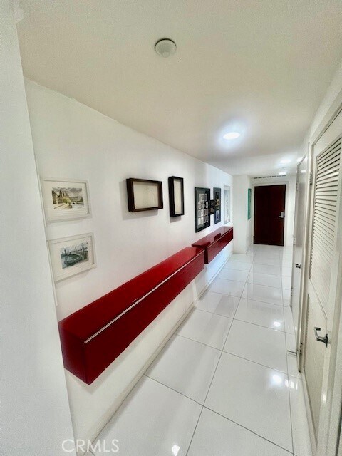 Building Photo - 400 W Ocean Blvd