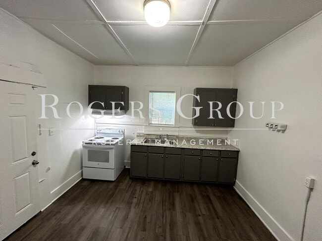 Building Photo - 724 Roberson St