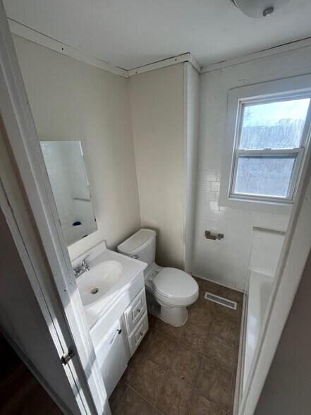 Building Photo - 24 Washburn St