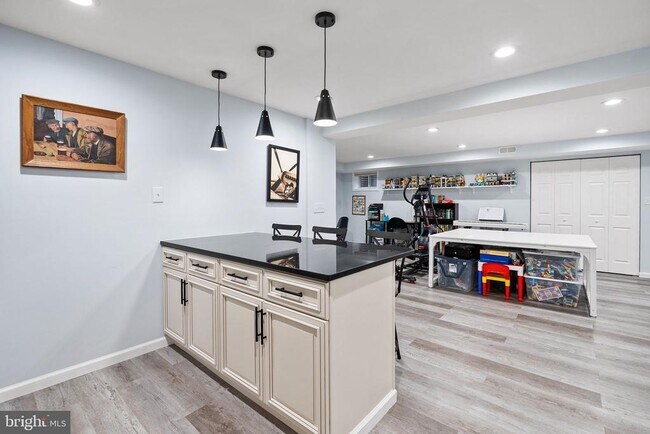 Building Photo - 7409 Aspen Ave