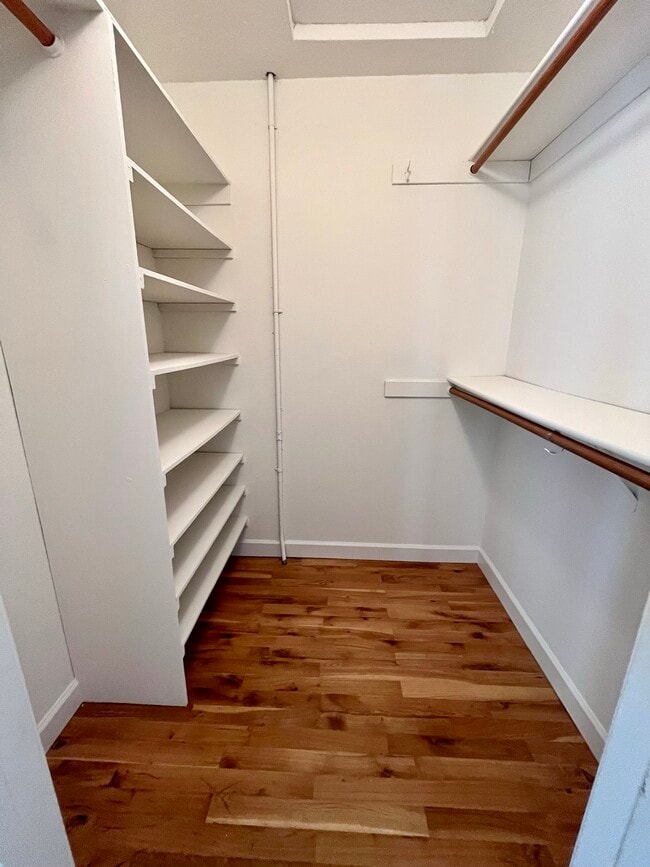 Building Photo - 185 Easy St