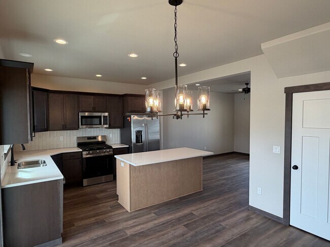 Building Photo - Beautiful & Brand New 4 bd/2.5 ba Home