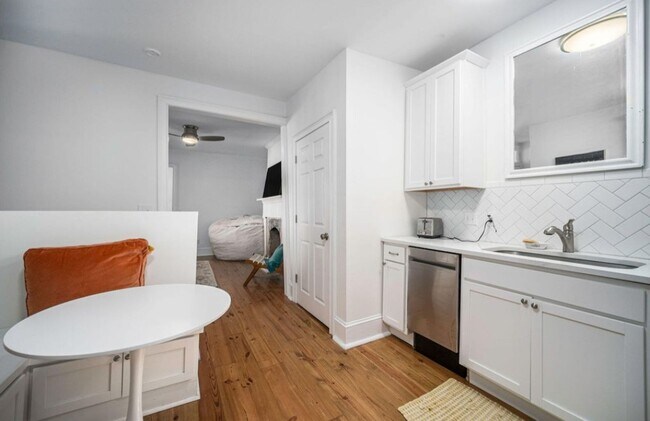 Building Photo - 13 Marion St