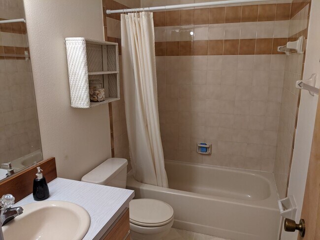 Building Photo - 3035 Finsterwald Dr
