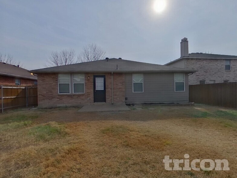 Building Photo - 1913 Lariat Dr