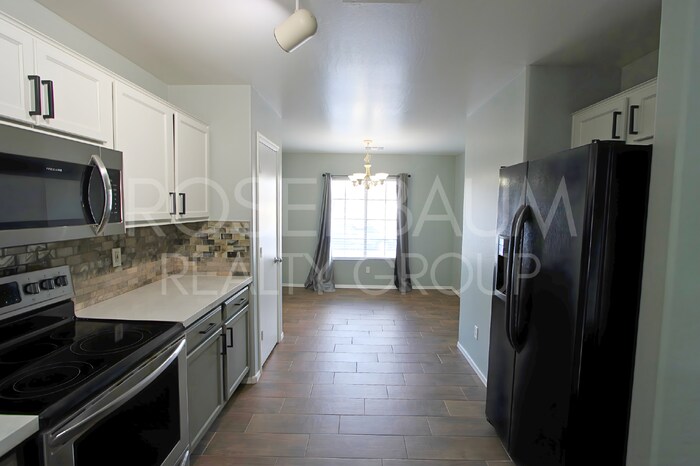 Building Photo - 16755 W Desert Bloom St