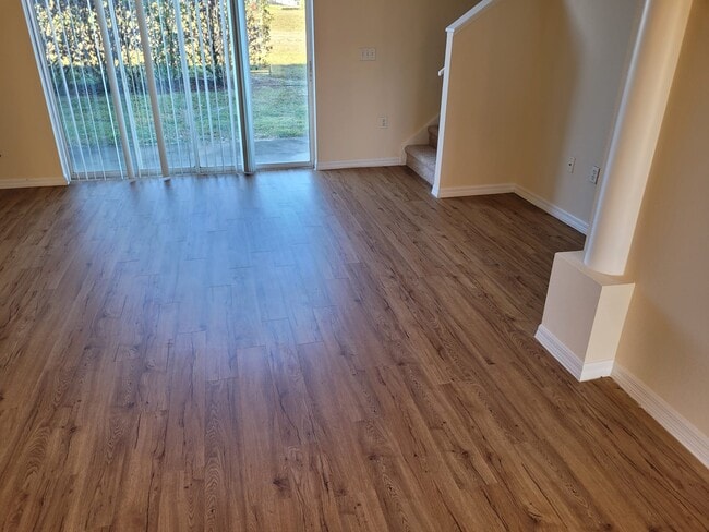 Building Photo - 458 Monroe Cir