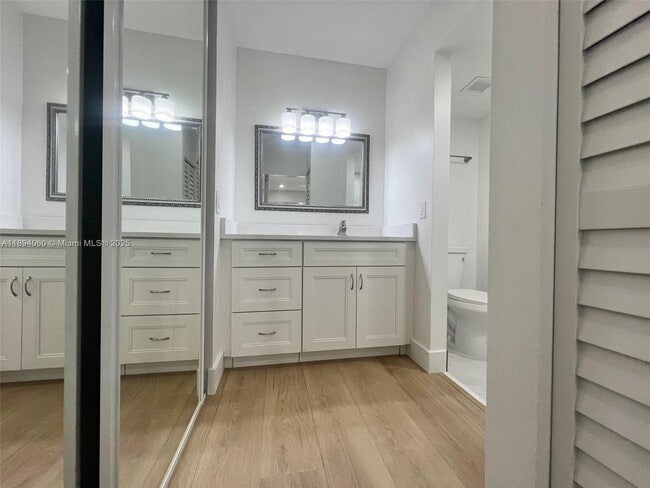 Building Photo - 1000 River Reach Dr