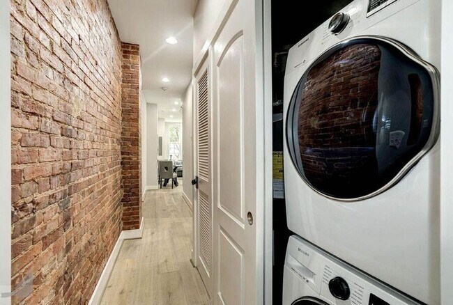 Building Photo - 329 K St NE