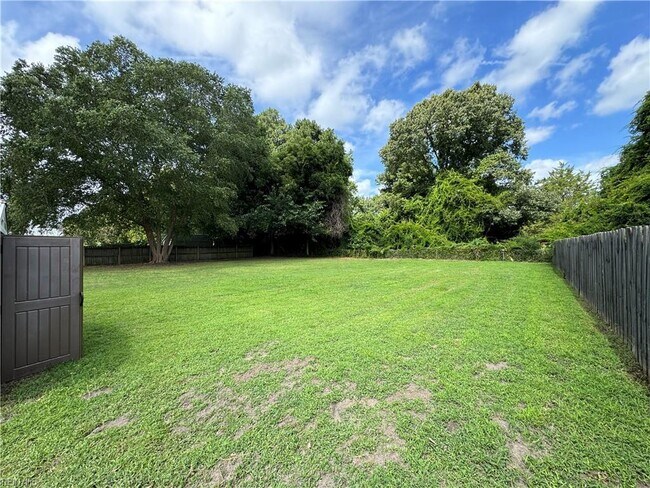 Building Photo - 312 Christa Dr