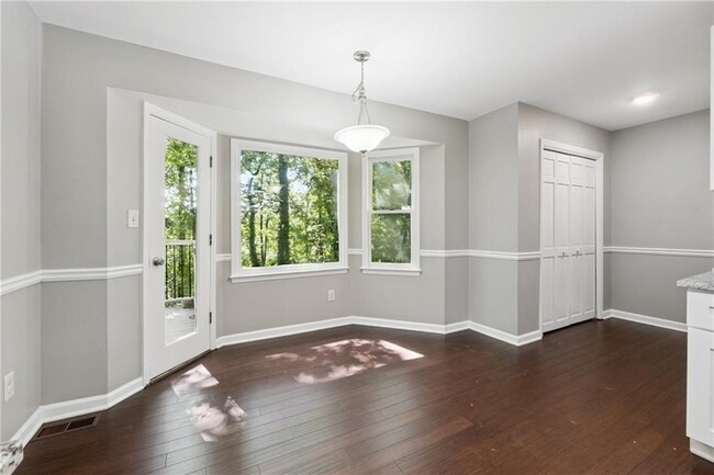Building Photo - 3761 Ridge Rd SE