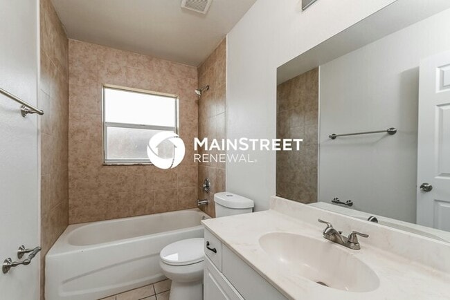 Building Photo - 3 Bedroom Pet-Friendly Home in Lehigh Acre...