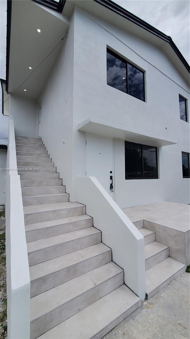 Building Photo - 6201 SW 22nd St
