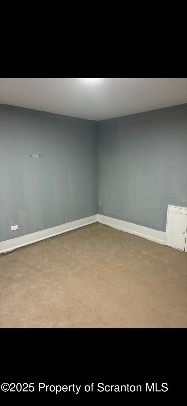 Building Photo - 53 Sobieski St