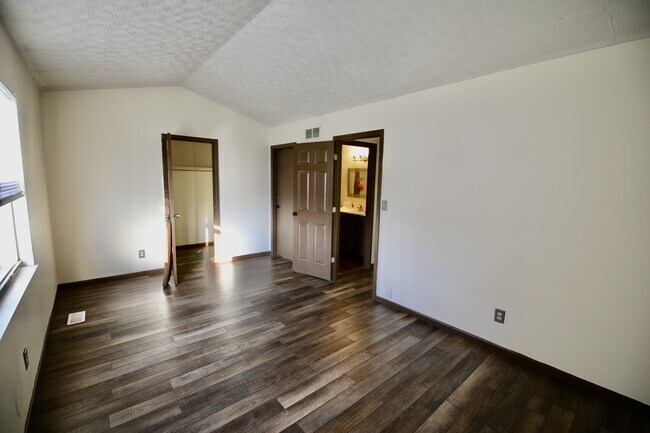 Building Photo - 7160 Lauretta Ct