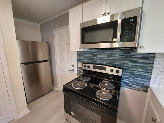 Building Photo - 1713 Lacy St