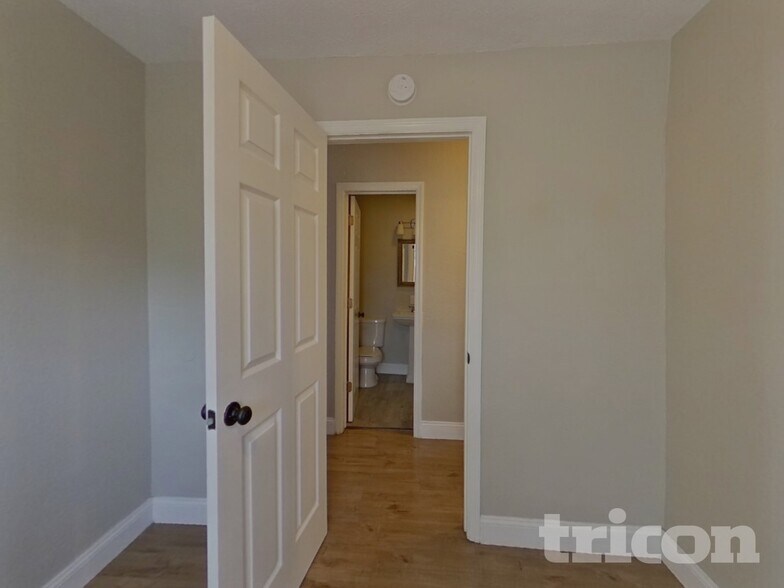 Building Photo - 3250 Prescott St N