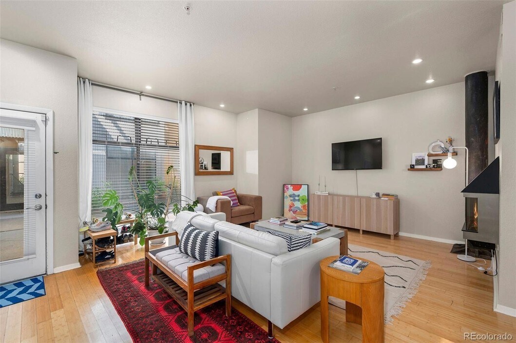 Building Photo - 3225 Blake St