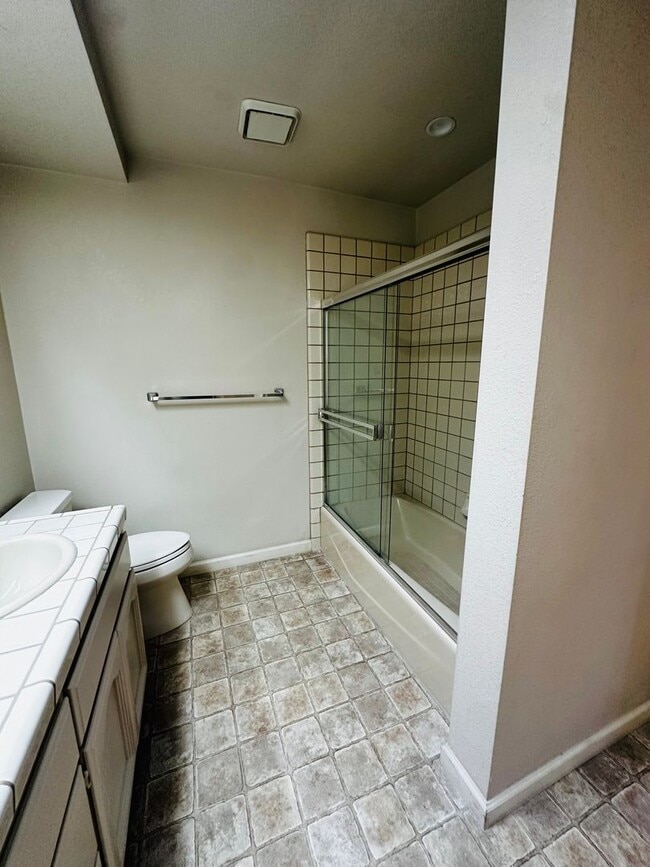 Building Photo - El Dorado Hills Beauty