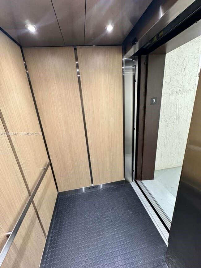 Building Photo - 9140 SW 123rd Ct