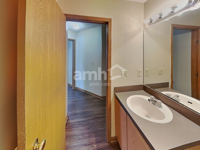 Building Photo - 6647 Hilmar Dr