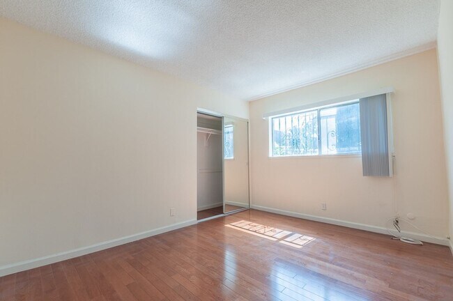 Building Photo - Beautiful 2 bed 2 bath for rent