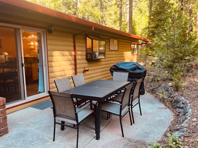 Building Photo - 1637 Rawhide Dr