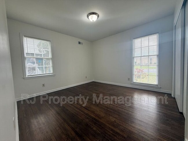 Building Photo - 5512 Cottonwood Rd